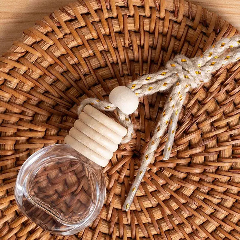 Car Essential Oil Diffuser Refillable Car Essential Oil Diffuser Car Air Freshener Perfume Bottle Aromatherapy Fragrance